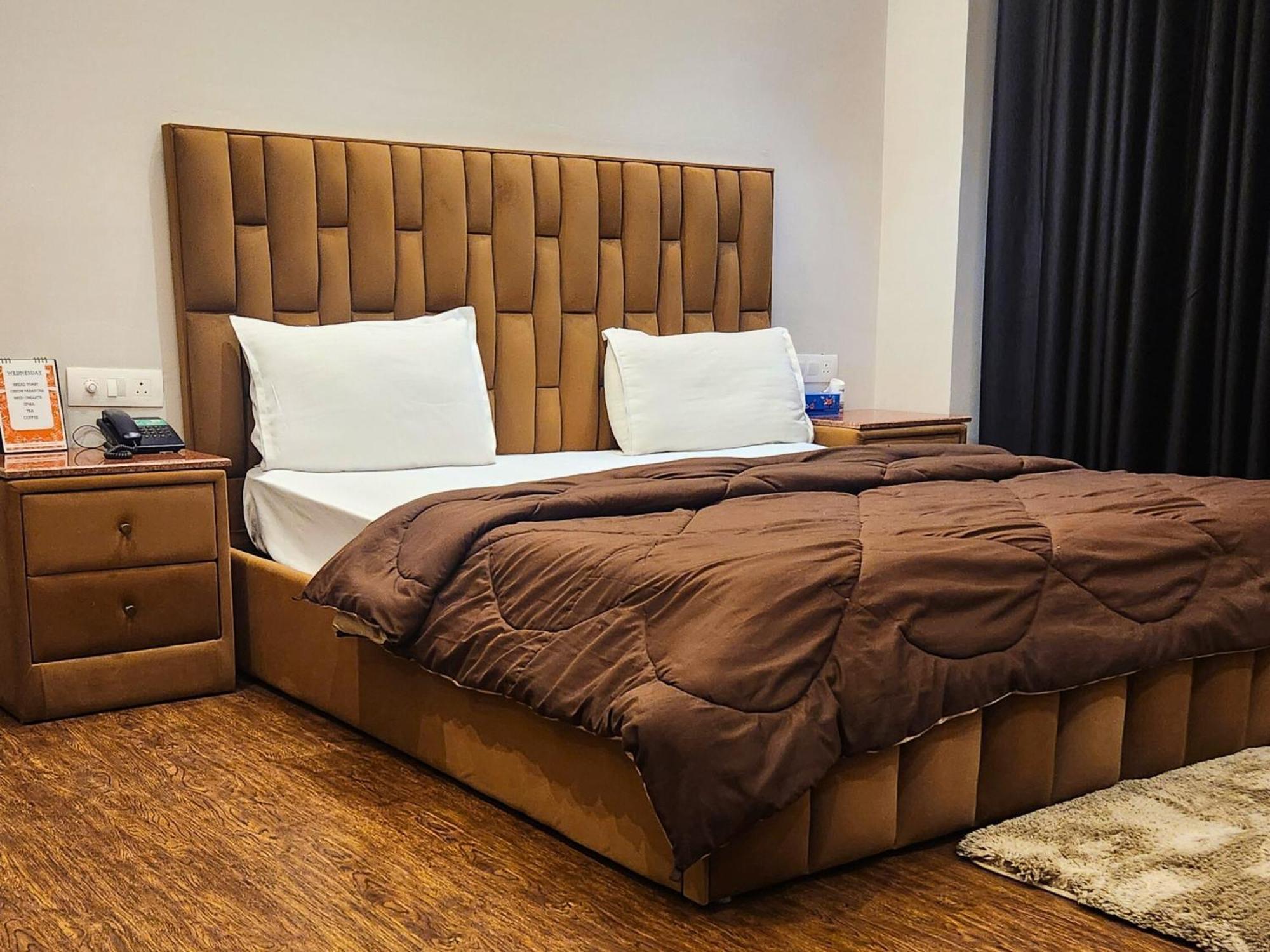 Hotel City Premier - Golf Course Road ,Gurgaon Exteriör bild